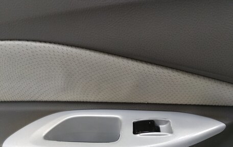 Toyota Yaris III рестайлинг, 2009 год, 750 000 рублей, 13 фотография