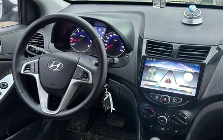 Hyundai Solaris II рестайлинг, 2012 год, 900 000 рублей, 17 фотография