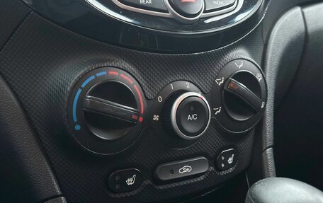 Hyundai Solaris II рестайлинг, 2012 год, 900 000 рублей, 24 фотография