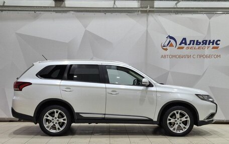 Mitsubishi Outlander III рестайлинг 3, 2015 год, 1 790 000 рублей, 2 фотография