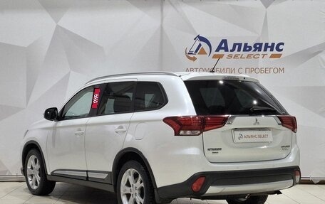 Mitsubishi Outlander III рестайлинг 3, 2015 год, 1 790 000 рублей, 5 фотография