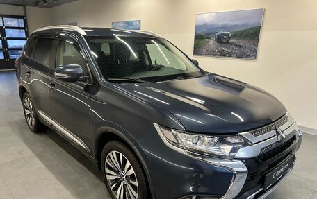 Mitsubishi Outlander III рестайлинг 3, 2019 год, 2 149 000 рублей, 3 фотография