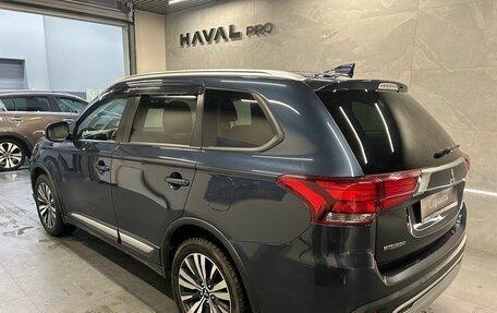 Mitsubishi Outlander III рестайлинг 3, 2019 год, 2 149 000 рублей, 6 фотография