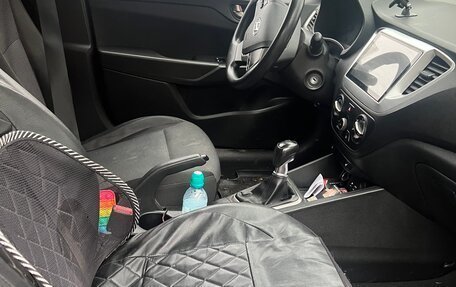 Hyundai Solaris II рестайлинг, 2017 год, 700 000 рублей, 8 фотография