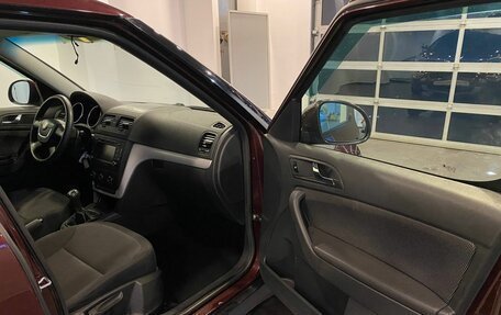 Skoda Yeti I рестайлинг, 2012 год, 668 000 рублей, 27 фотография