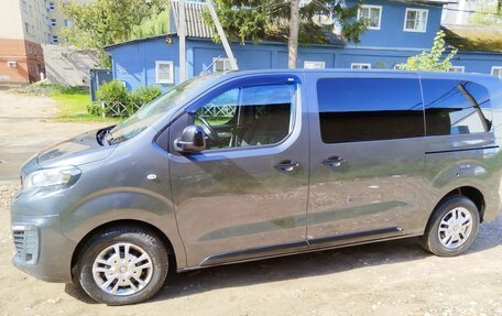 Peugeot Traveller I, 2019 год, 2 300 000 рублей, 1 фотография