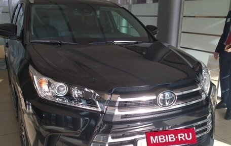 Toyota Highlander III, 2018 год, 3 000 000 рублей, 1 фотография