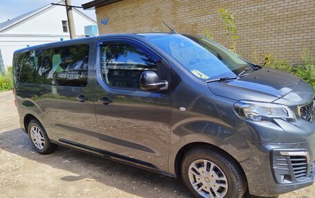 Peugeot Traveller I, 2019 год, 2 300 000 рублей, 3 фотография