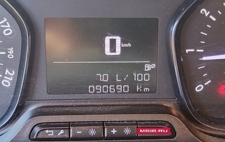 Peugeot Traveller I, 2019 год, 2 300 000 рублей, 10 фотография