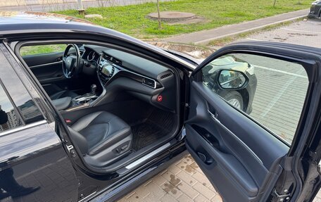 Toyota Camry, 2018 год, 2 450 000 рублей, 10 фотография