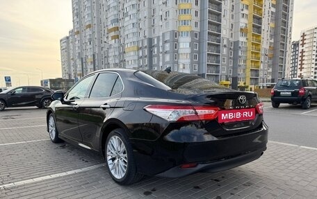 Toyota Camry, 2018 год, 2 450 000 рублей, 3 фотография