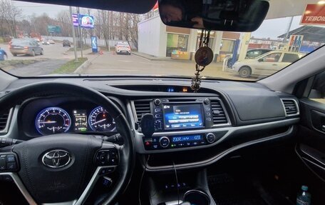 Toyota Highlander III, 2018 год, 3 000 000 рублей, 7 фотография