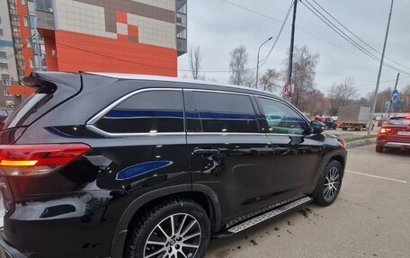 Toyota Highlander III, 2018 год, 3 000 000 рублей, 4 фотография