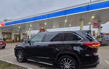 Toyota Highlander III, 2018 год, 3 000 000 рублей, 8 фотография