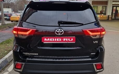 Toyota Highlander III, 2018 год, 3 000 000 рублей, 6 фотография
