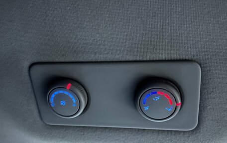 Hyundai H-1 II рестайлинг, 2018 год, 2 765 000 рублей, 20 фотография