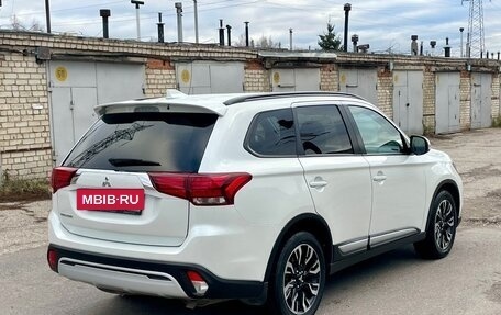 Mitsubishi Outlander III рестайлинг 3, 2021 год, 2 450 000 рублей, 2 фотография