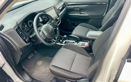 Mitsubishi Outlander III рестайлинг 3, 2021 год, 2 450 000 рублей, 8 фотография