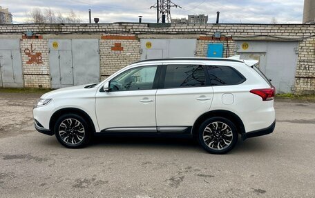 Mitsubishi Outlander III рестайлинг 3, 2021 год, 2 450 000 рублей, 7 фотография