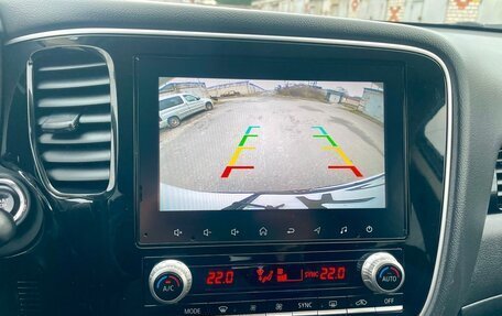 Mitsubishi Outlander III рестайлинг 3, 2021 год, 2 450 000 рублей, 14 фотография