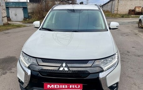 Mitsubishi Outlander III рестайлинг 3, 2021 год, 2 450 000 рублей, 5 фотография