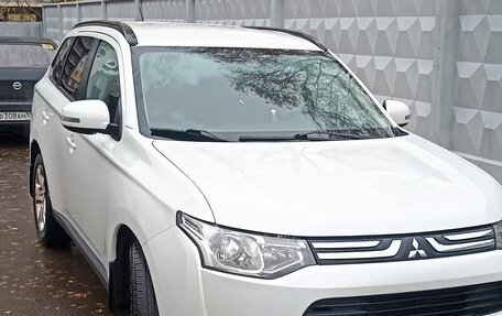 Mitsubishi Outlander III рестайлинг 3, 2013 год, 1 185 000 рублей, 3 фотография