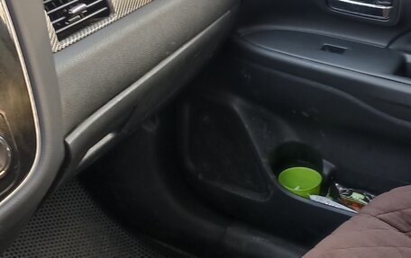 Mitsubishi Outlander III рестайлинг 3, 2013 год, 1 185 000 рублей, 13 фотография