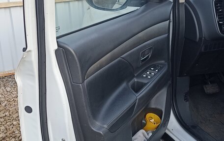 Mitsubishi Outlander III рестайлинг 3, 2013 год, 1 185 000 рублей, 15 фотография