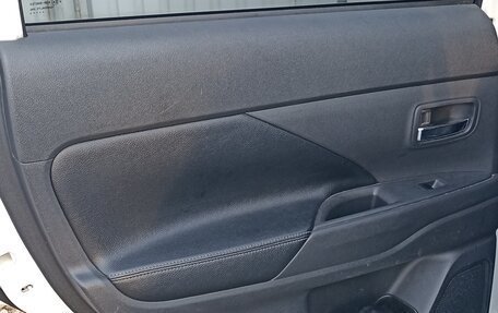 Mitsubishi Outlander III рестайлинг 3, 2013 год, 1 185 000 рублей, 14 фотография