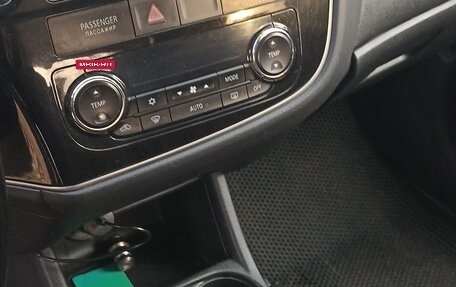 Mitsubishi Outlander III рестайлинг 3, 2013 год, 1 185 000 рублей, 12 фотография