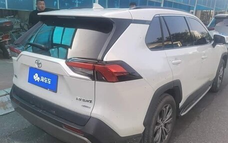 Toyota RAV4, 2024 год, 2 655 000 рублей, 2 фотография