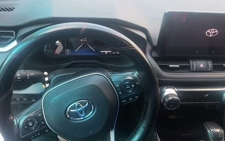 Toyota RAV4, 2024 год, 2 655 000 рублей, 3 фотография