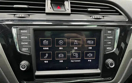 Volkswagen Touran III, 2021 год, 2 200 000 рублей, 11 фотография