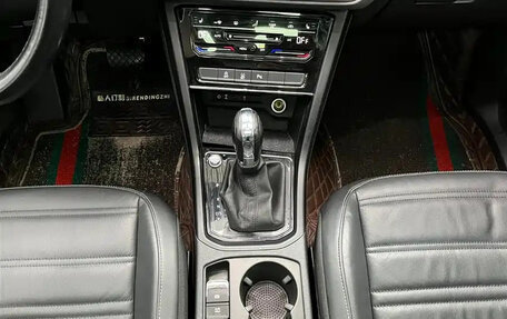 Volkswagen Touran III, 2021 год, 2 200 000 рублей, 10 фотография