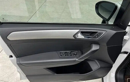 Volkswagen Touran III, 2021 год, 2 200 000 рублей, 15 фотография