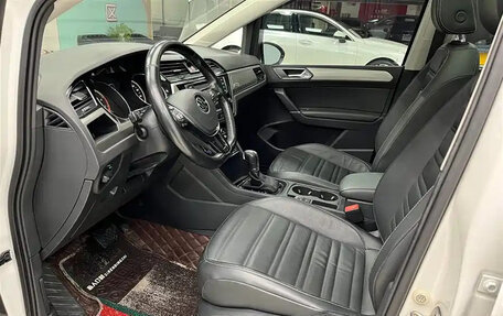 Volkswagen Touran III, 2021 год, 2 200 000 рублей, 16 фотография