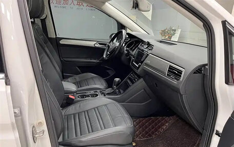 Volkswagen Touran III, 2021 год, 2 200 000 рублей, 18 фотография