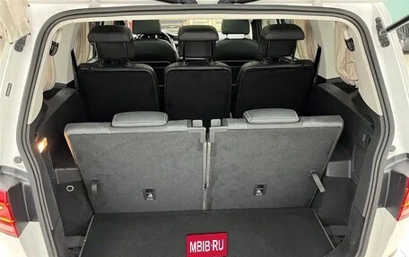 Volkswagen Touran III, 2021 год, 2 200 000 рублей, 21 фотография