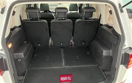 Volkswagen Touran III, 2021 год, 2 200 000 рублей, 22 фотография