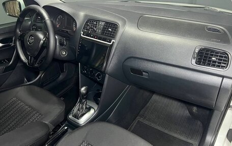 Volkswagen Polo VI (EU Market), 2015 год, 870 000 рублей, 11 фотография