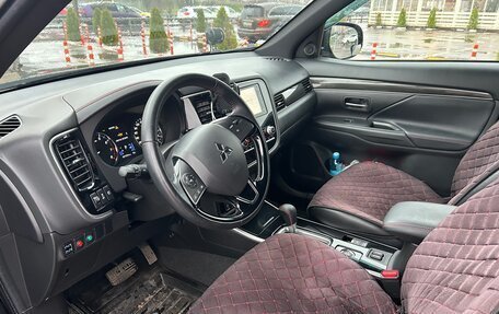 Mitsubishi Outlander III рестайлинг 3, 2021 год, 2 500 000 рублей, 8 фотография