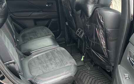 Mitsubishi Outlander III рестайлинг 3, 2021 год, 2 500 000 рублей, 10 фотография