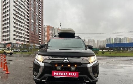 Mitsubishi Outlander III рестайлинг 3, 2021 год, 2 500 000 рублей, 2 фотография