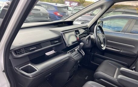 Honda Stepwgn IV, 2017 год, 1 700 000 рублей, 16 фотография