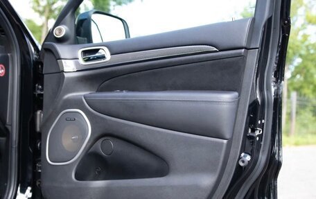 Jeep Grand Cherokee, 2018 год, 7 000 000 рублей, 18 фотография