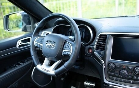 Jeep Grand Cherokee, 2018 год, 7 000 000 рублей, 24 фотография