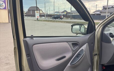 Toyota Platz, 2000 год, 350 000 рублей, 31 фотография