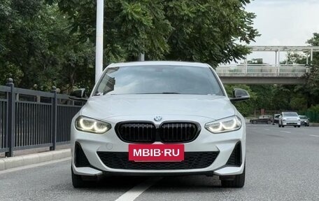 BMW 1 серия, 2022 год, 2 200 000 рублей, 2 фотография