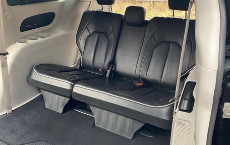 Chrysler Pacifica (RU), 2022 год, 5 900 000 рублей, 11 фотография