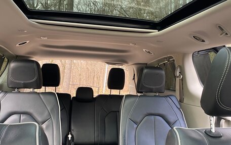 Chrysler Pacifica (RU), 2022 год, 5 900 000 рублей, 9 фотография